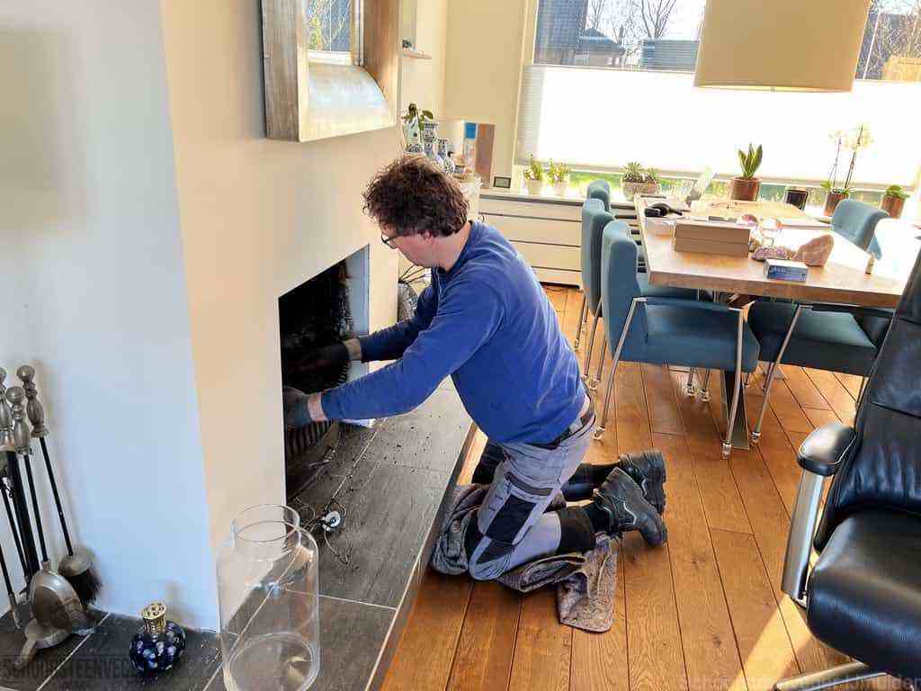 Schouwveger IJmuiden kleed schoorsteenreiniger Schouwveger IJmuiden kleed schoorsteenreiniger